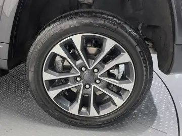 2023 Jeep Grand Cherokee с пробегом 47 090 км