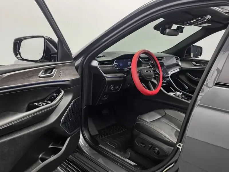 2023 Jeep Grand Cherokee с пробегом 47 090 км