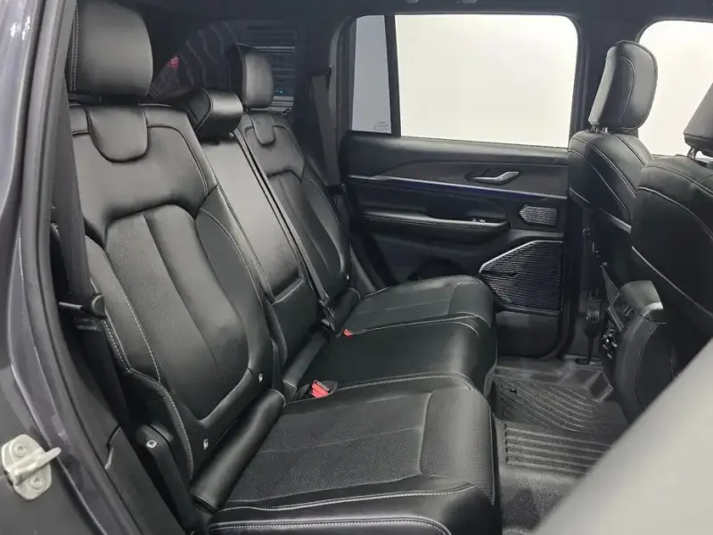 2023 Jeep Grand Cherokee с пробегом 47 090 км
