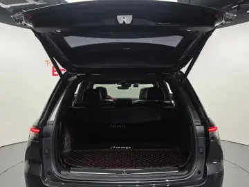 2023 Jeep Grand Cherokee с пробегом 47 090 км