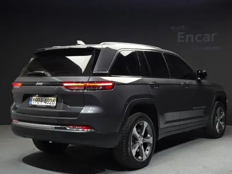 2023 Jeep Grand Cherokee с пробегом 35 284 км