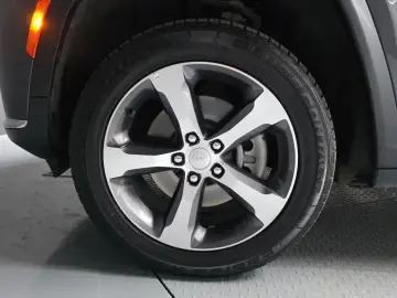 2023 Jeep Grand Cherokee с пробегом 35 284 км