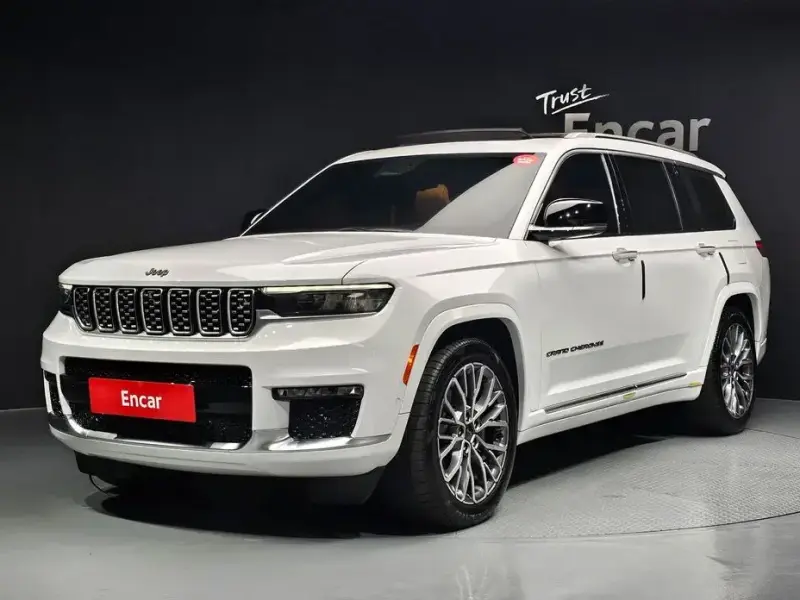 2023 Jeep Grand Cherokee с пробегом 12 843 км