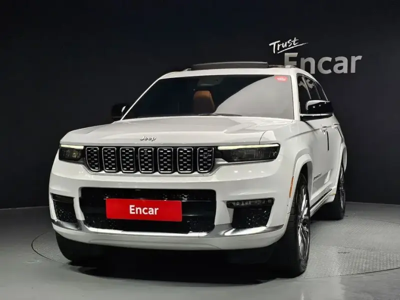 2023 Jeep Grand Cherokee с пробегом 12 843 км
