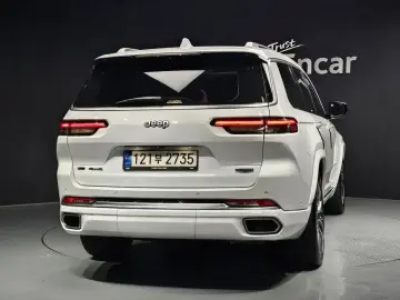 2023 Jeep Grand Cherokee с пробегом 12 843 км