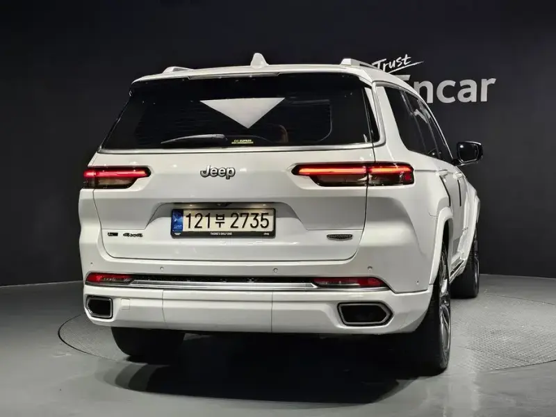 2023 Jeep Grand Cherokee с пробегом 12 843 км