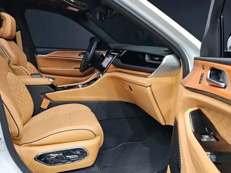 2023 Jeep Grand Cherokee с пробегом 12 843 км