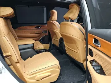 2023 Jeep Grand Cherokee с пробегом 12 843 км