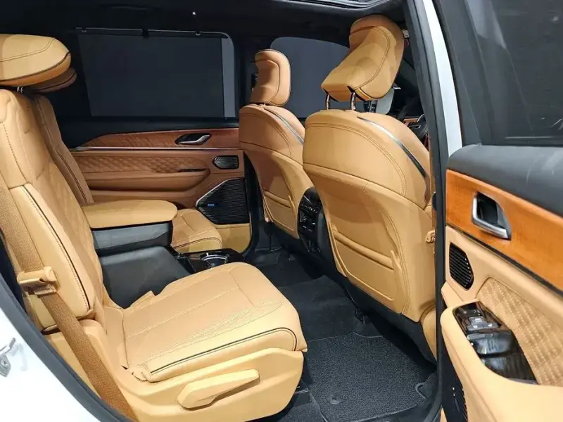 2023 Jeep Grand Cherokee с пробегом 12 843 км
