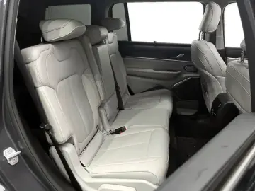 2022 Jeep Cherokee с пробегом 34 696 км