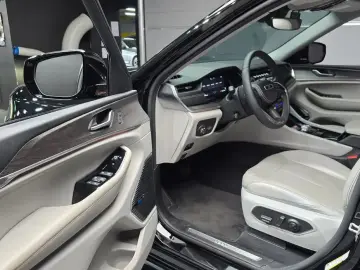 2023 Jeep Cherokee с пробегом 96 626 км