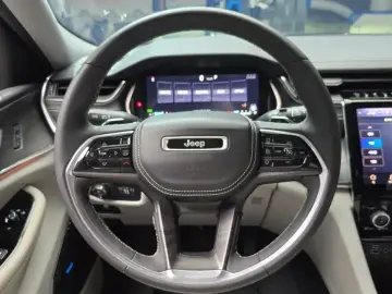 2023 Jeep Cherokee с пробегом 96 626 км