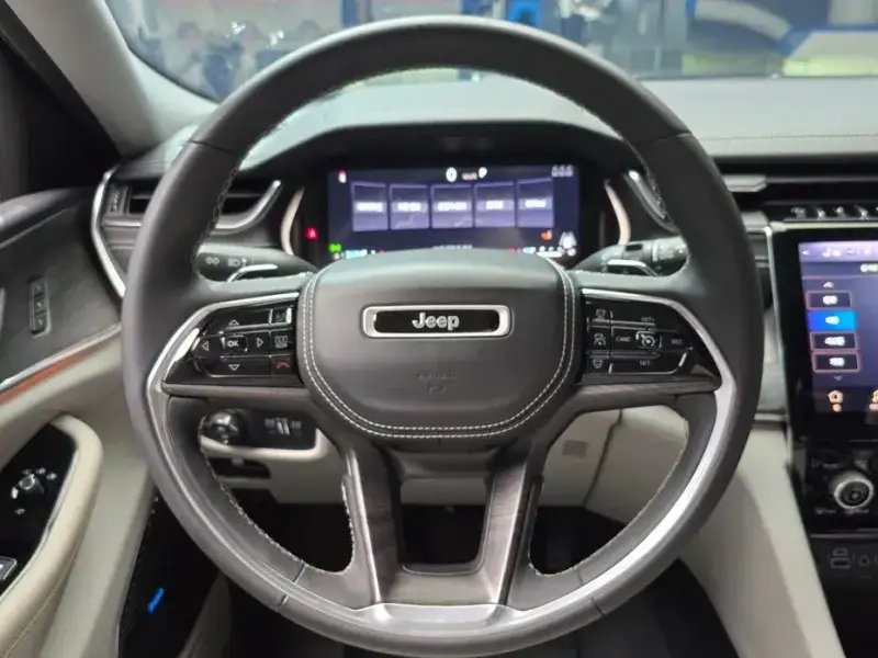2023 Jeep Cherokee с пробегом 96 626 км