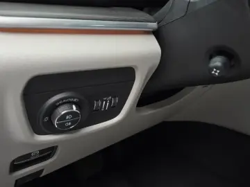 2023 Jeep Cherokee с пробегом 96 626 км