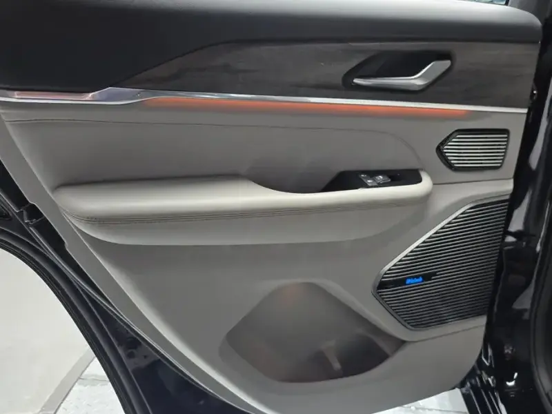 2023 Jeep Cherokee с пробегом 96 626 км