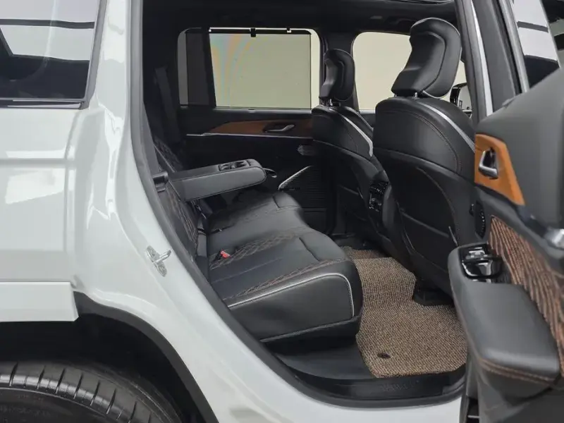 2023 Jeep Grand Cherokee с пробегом 42 497 км