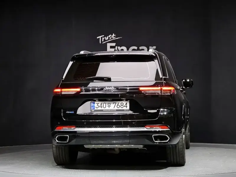 2023 Jeep Grand Cherokee с пробегом 31 933 км