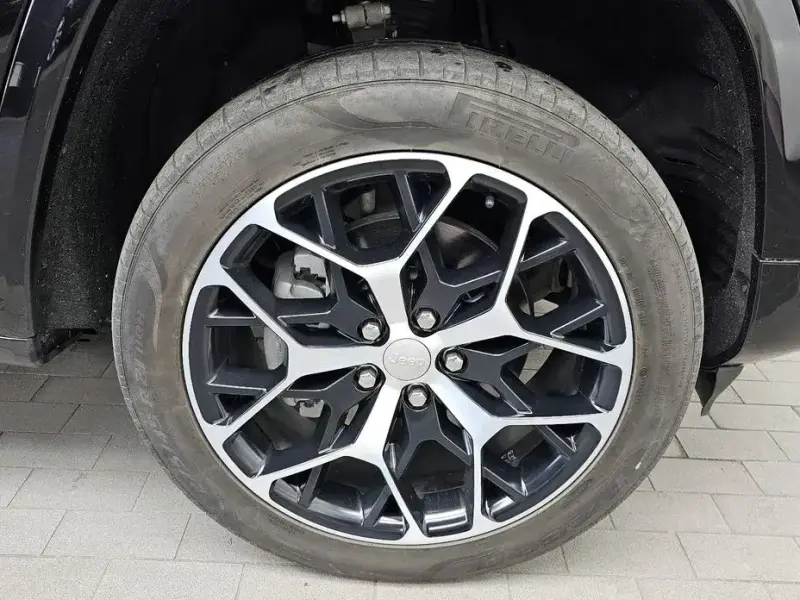 2023 Jeep Grand Cherokee с пробегом 31 933 км