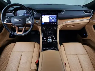 2023 Jeep Grand Cherokee с пробегом 31 933 км