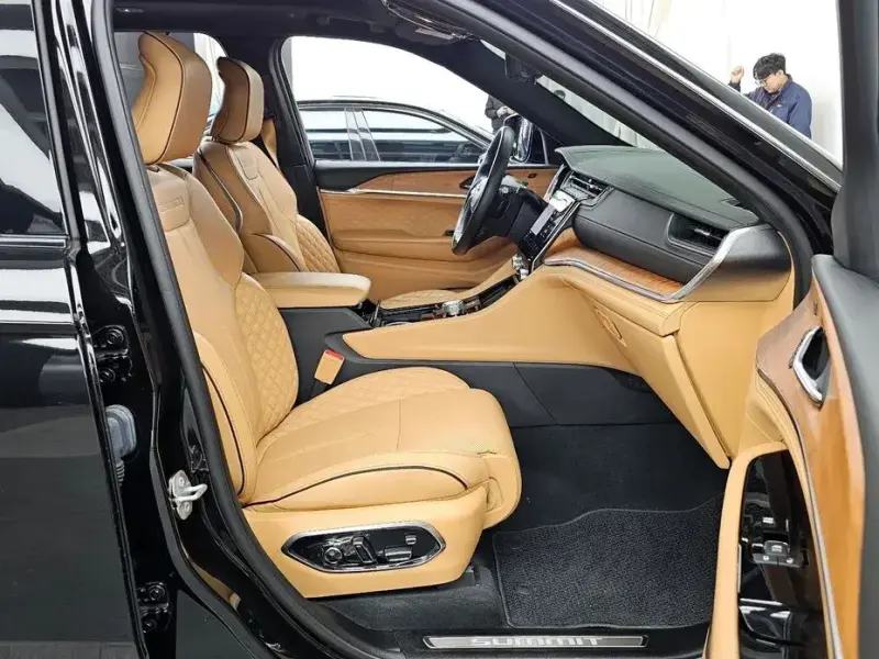 2023 Jeep Grand Cherokee с пробегом 31 933 км