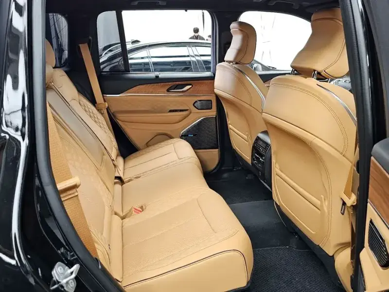 2023 Jeep Grand Cherokee с пробегом 31 933 км