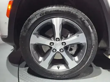 2023 Jeep Grand Cherokee с пробегом 39 244 км