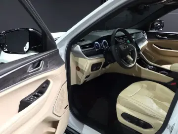 2023 Jeep Grand Cherokee с пробегом 39 244 км