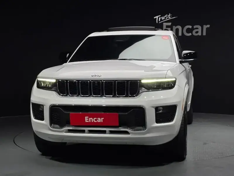 2022 Jeep Grand Cherokee с пробегом 12 024 км