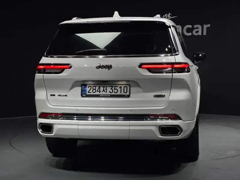 2022 Jeep Grand Cherokee с пробегом 12 024 км