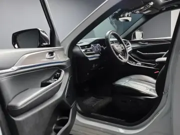 2022 Jeep Grand Cherokee с пробегом 12 024 км