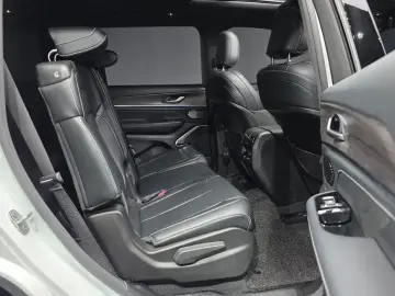 2022 Jeep Grand Cherokee с пробегом 12 024 км