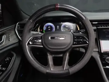 2022 Jeep Grand Cherokee с пробегом 12 024 км