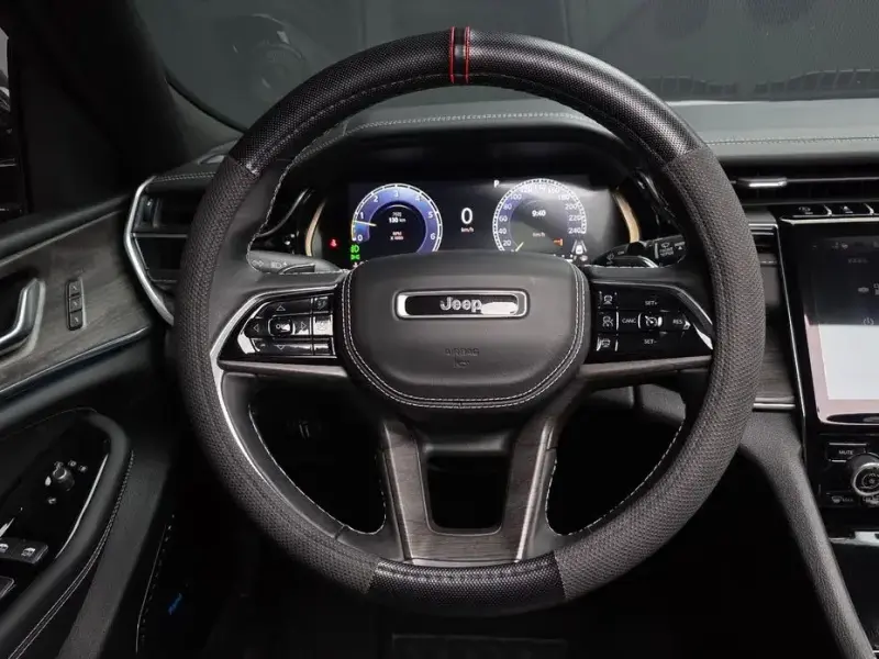 2022 Jeep Grand Cherokee с пробегом 12 024 км