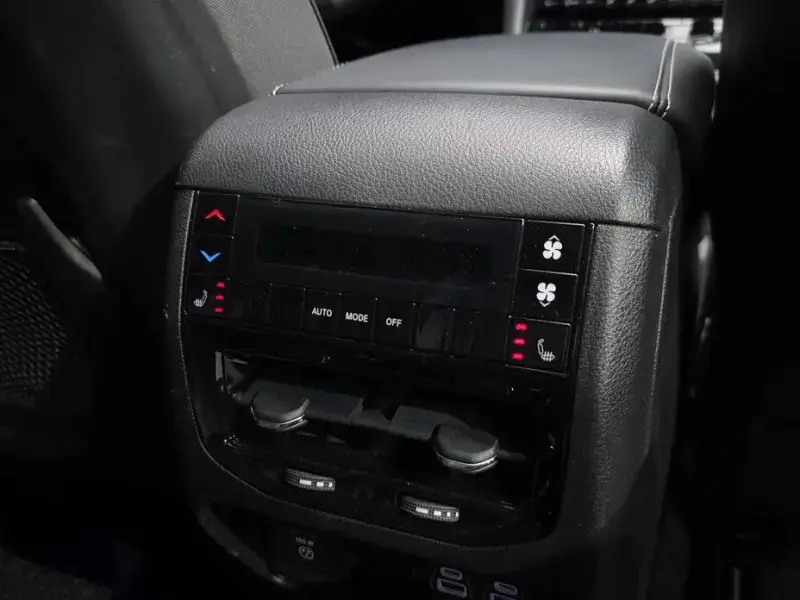 2022 Jeep Grand Cherokee с пробегом 12 024 км