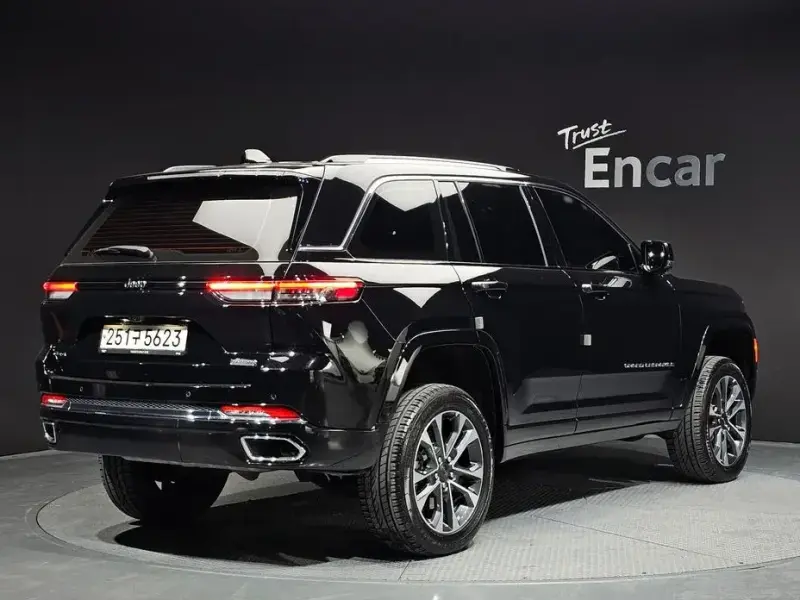 2023 Jeep Grand Cherokee с пробегом 37 019 км
