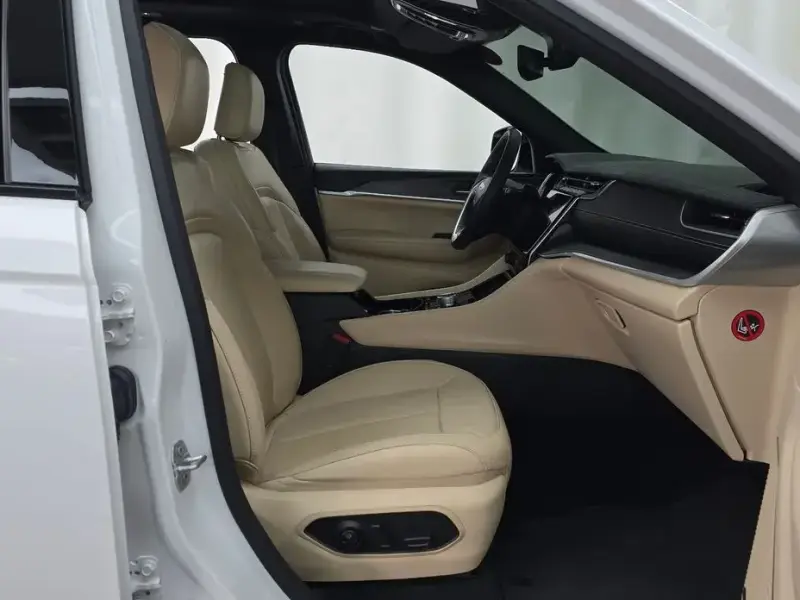 2023 Jeep Grand Cherokee с пробегом 17 148 км