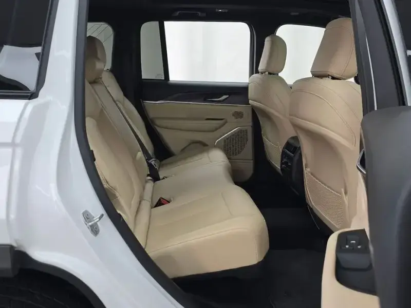 2023 Jeep Grand Cherokee с пробегом 17 148 км