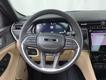 2023 Jeep Grand Cherokee с пробегом 17 148 км