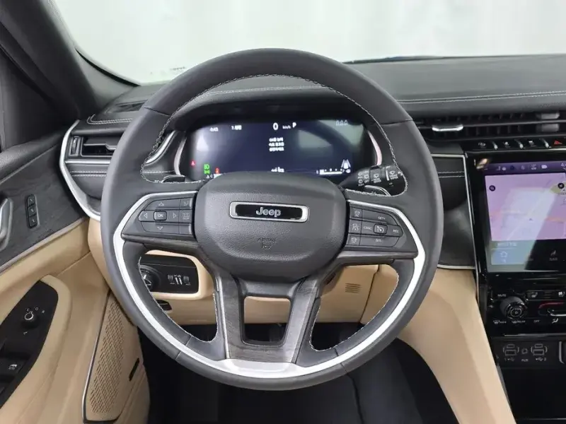 2023 Jeep Grand Cherokee с пробегом 17 148 км