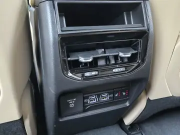 2023 Jeep Grand Cherokee с пробегом 17 148 км