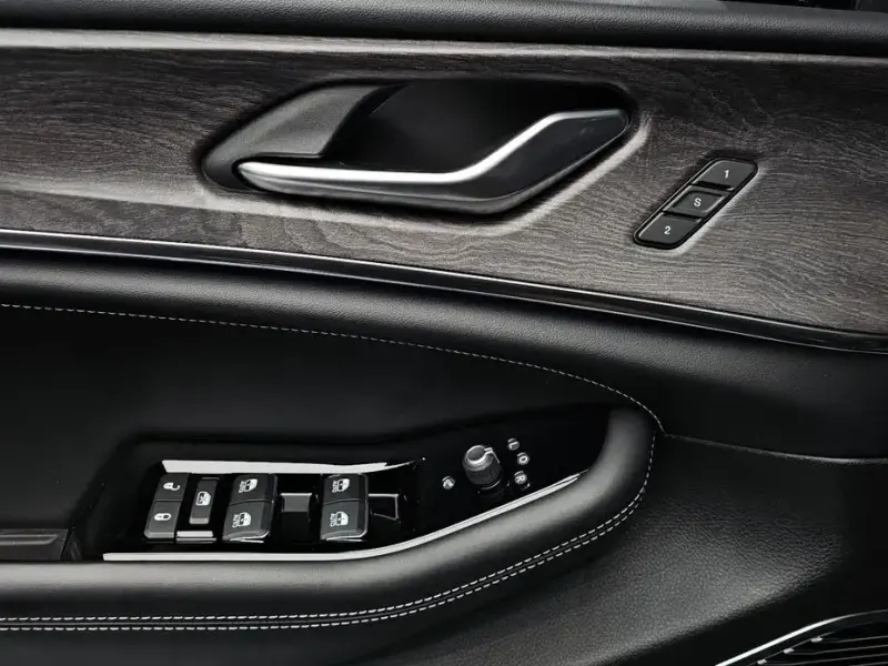 2023 Jeep Grand Cherokee с пробегом 37 019 км