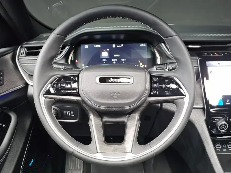 2023 Jeep Grand Cherokee с пробегом 37 019 км