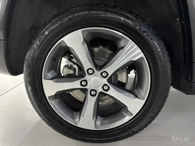 2023 Jeep Grand Cherokee с пробегом 41 758 км