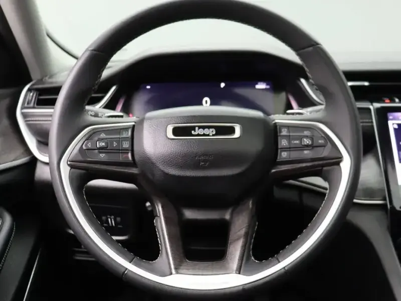2023 Jeep Grand Cherokee с пробегом 39 345 км