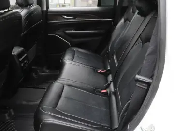 2023 Jeep Grand Cherokee с пробегом 39 345 км