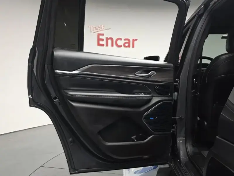 2022 Jeep Grand Cherokee с пробегом 23 023 км