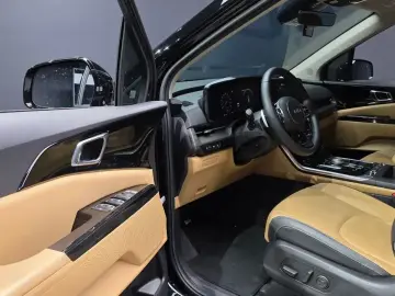 2023 Kia Carnival с пробегом 36 161 км