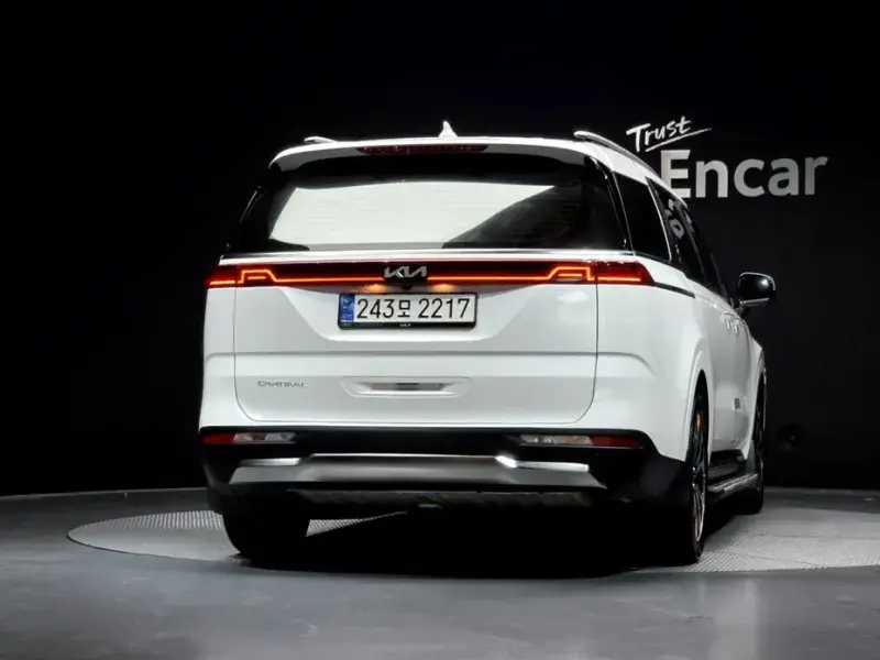 2023 Kia Carnival с пробегом 135 883 км