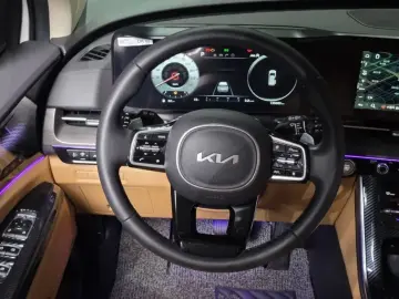 2023 Kia Carnival с пробегом 135 883 км
