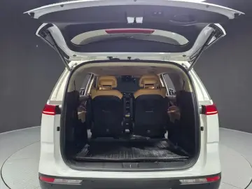 2023 Kia Carnival с пробегом 135 883 км